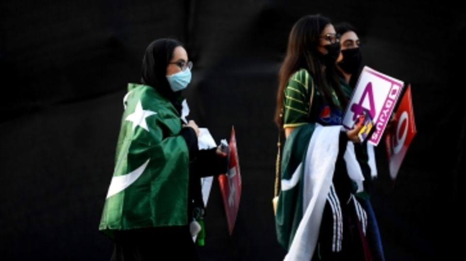 Wear a mask: the message to all fans coming in to the cricket