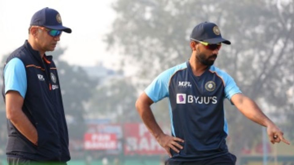 Head coach Rahul Dravid and captain Ajinkya Rahane have a chat ahead of the toss