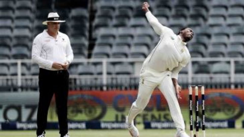 Lungi Ngidi bowls