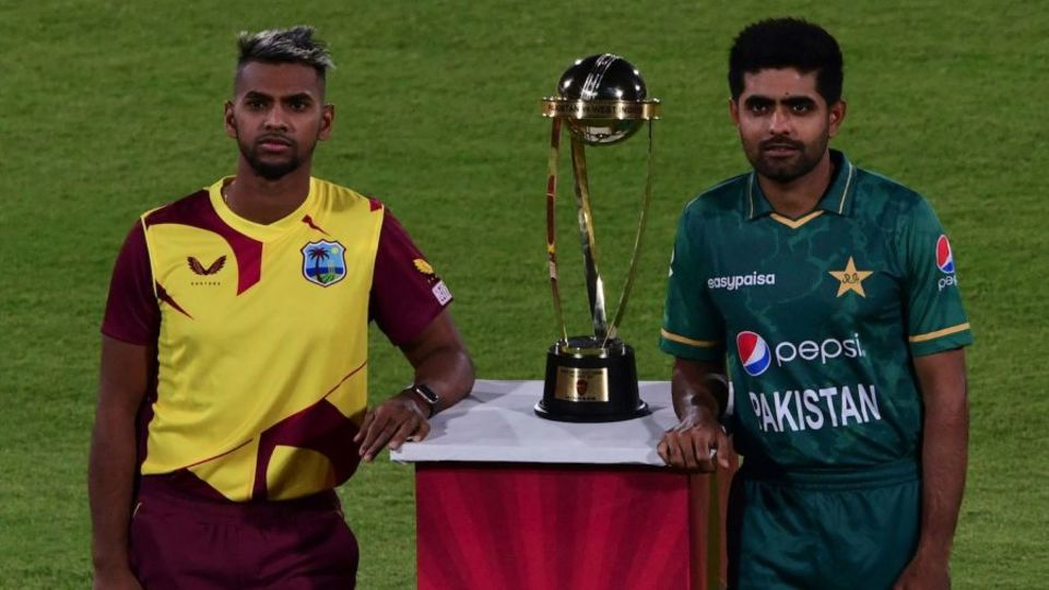 Captains Nicholas Pooran and Babar Azam pose with the T20I trophy