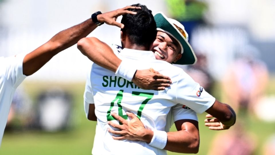 Shoriful Islam gets a hug from Taskin Ahmed after removing Tom Latham