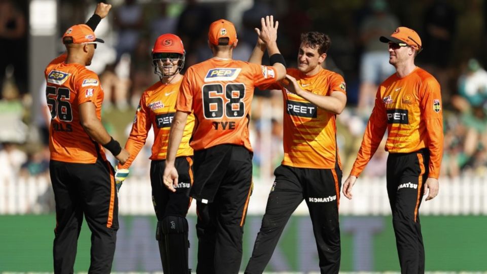 Scorchers back on top as bowlers, Patterson dismantle second-string Stars