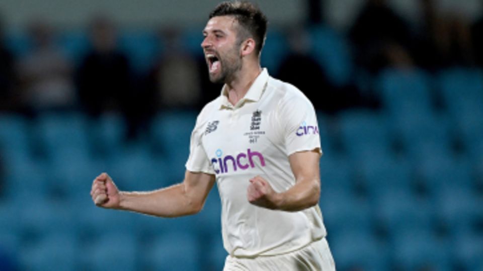 Mark Wood roars after breaking through