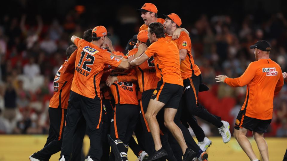 Perth Scorchers beat Sydney Sixers to the title