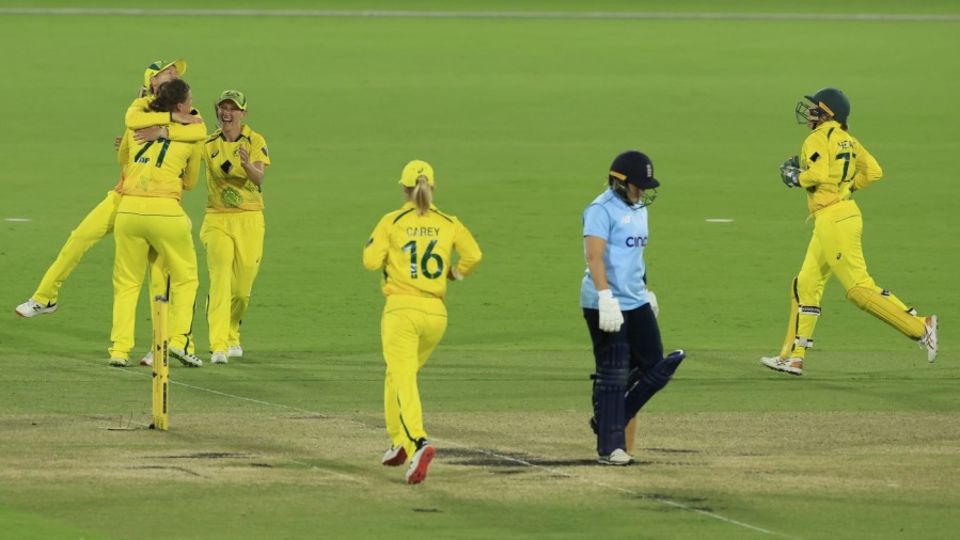 Australia celebrate retaining the women's Ashes