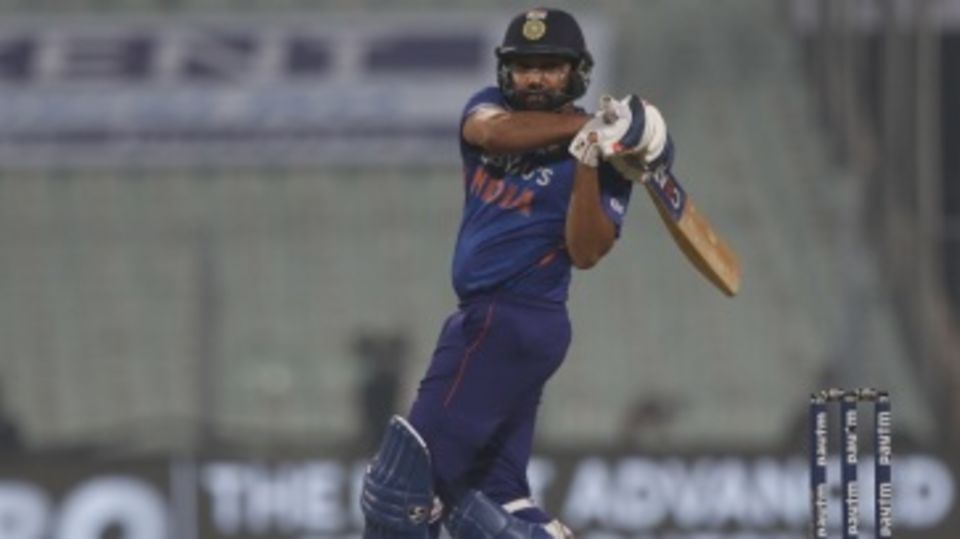 Rohit Sharma plays the pull