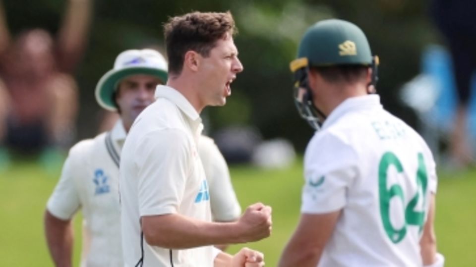 Matt Henry took the wicket of Dean Elgar in his first over