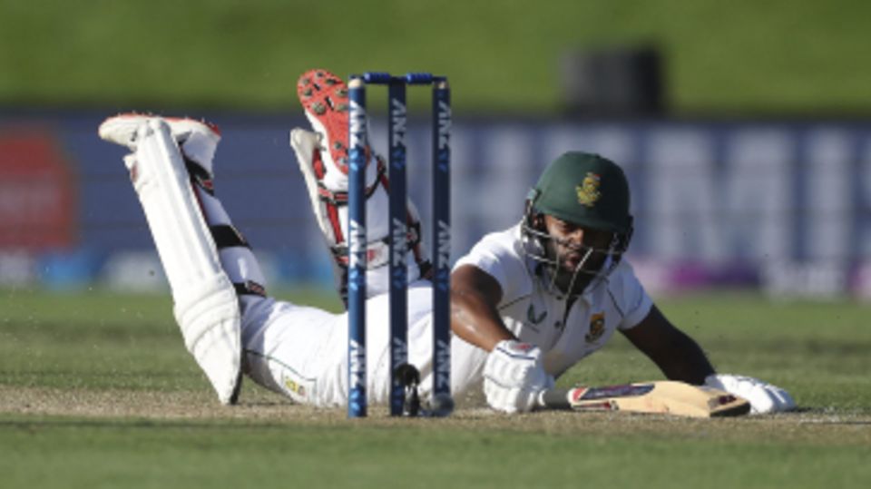 Temba Bavuma puts in a dive to make his ground