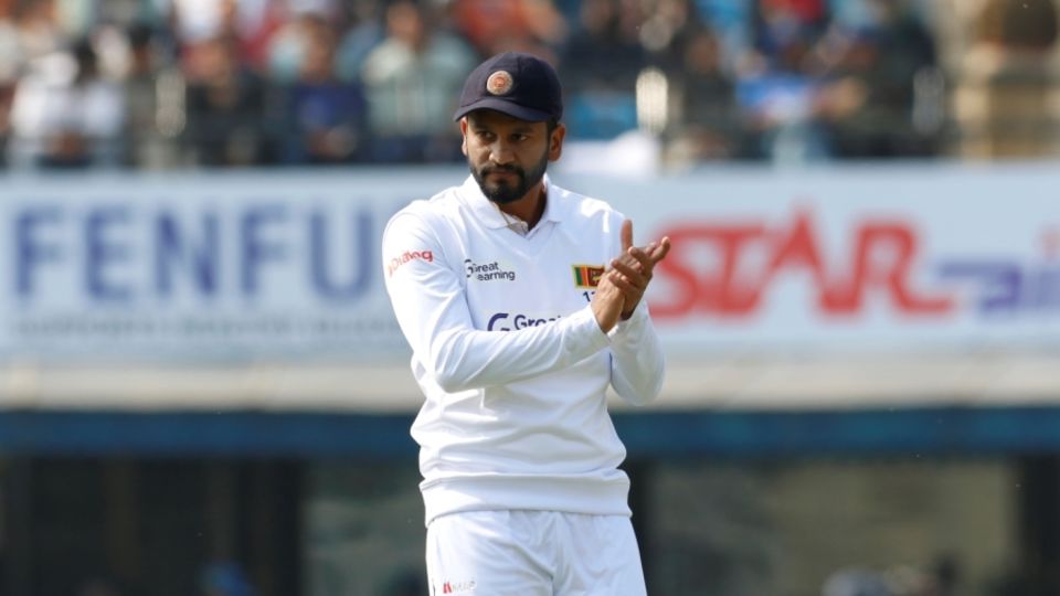 Dimuth Karunaratne rallies his fielders