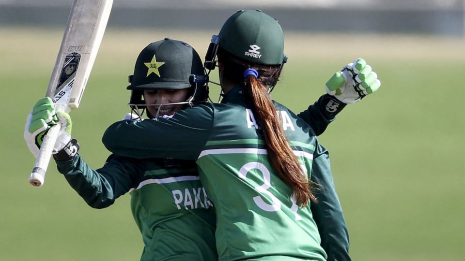 Bismah Maroof and Aliya Riaz put together 99 runs for the fifth wicket