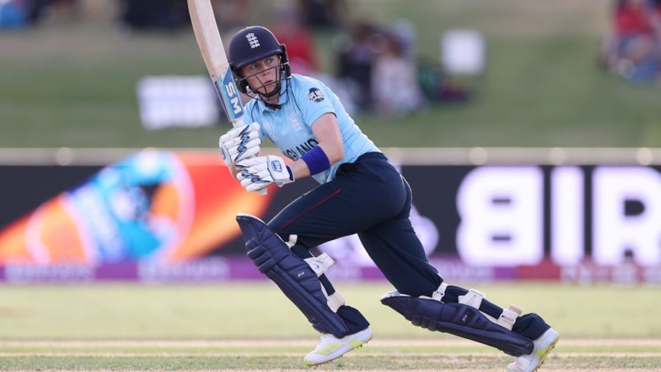 Heather Knight saw her team through with an unbeaten fifty