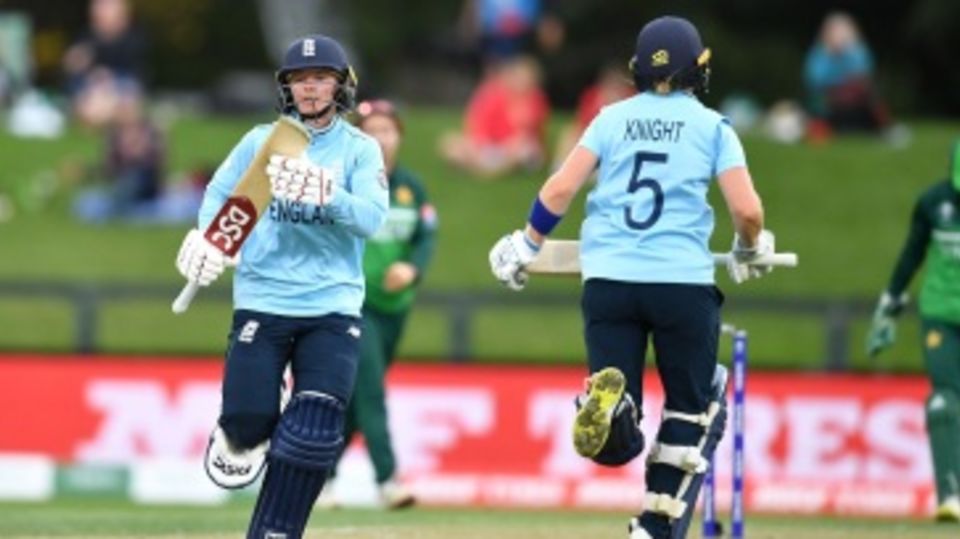 Danni Wyatt and Heather Knight kept England in control after an early wicket