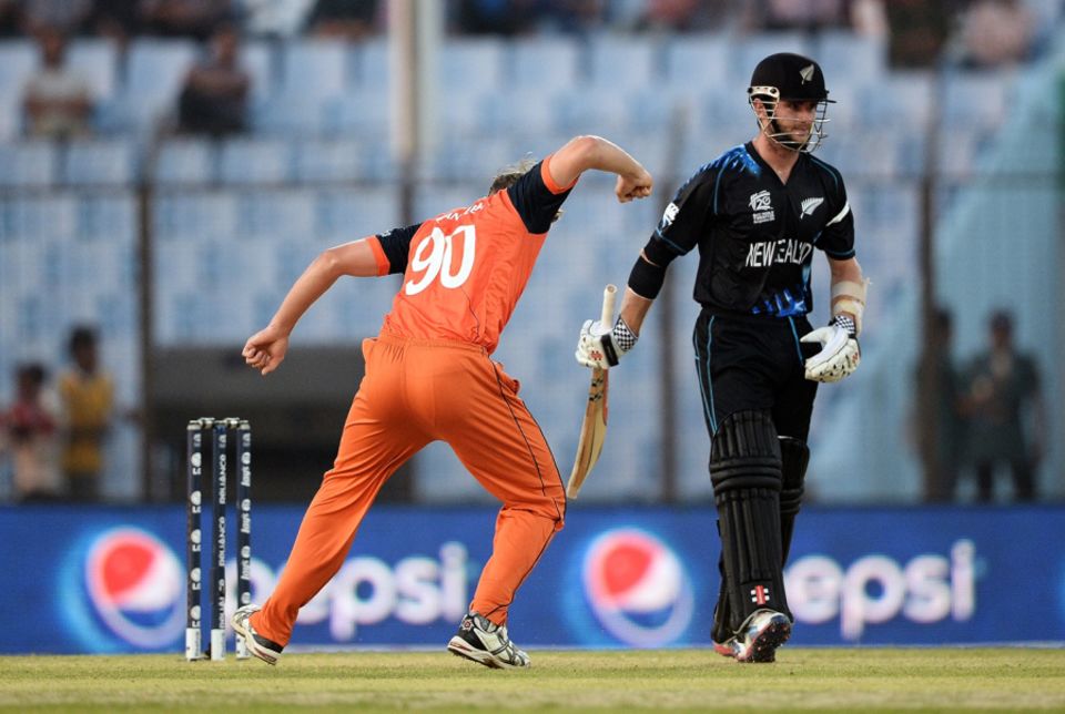van Beek gets rid of Kane Williamson in a game in the 2014 T20 World Cup
