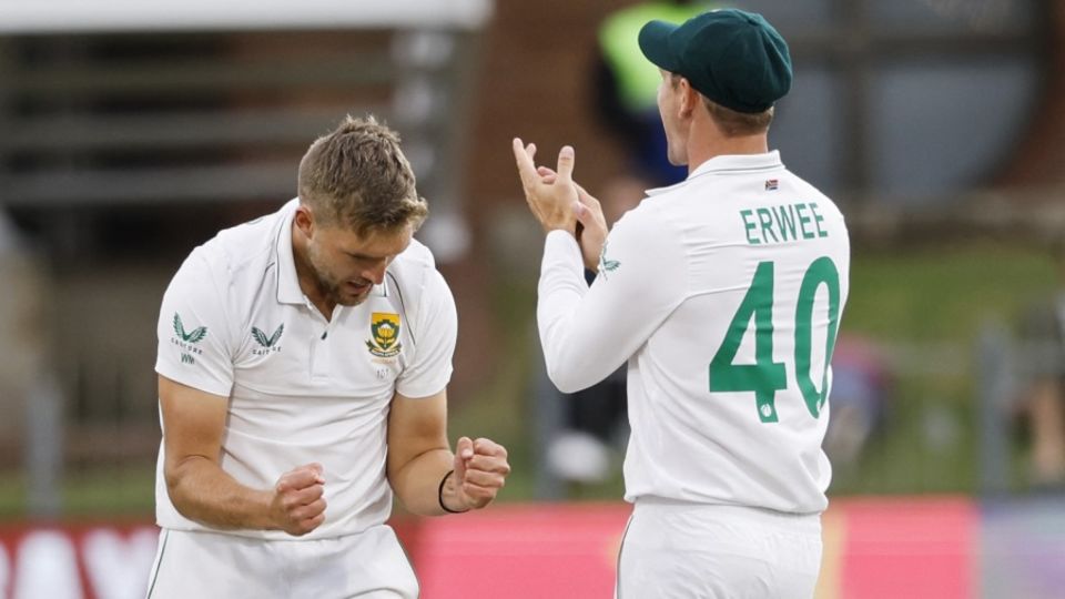 Wiaan Mulder picked up three wickets, all lbws, with incoming deliveries to left-handed batters