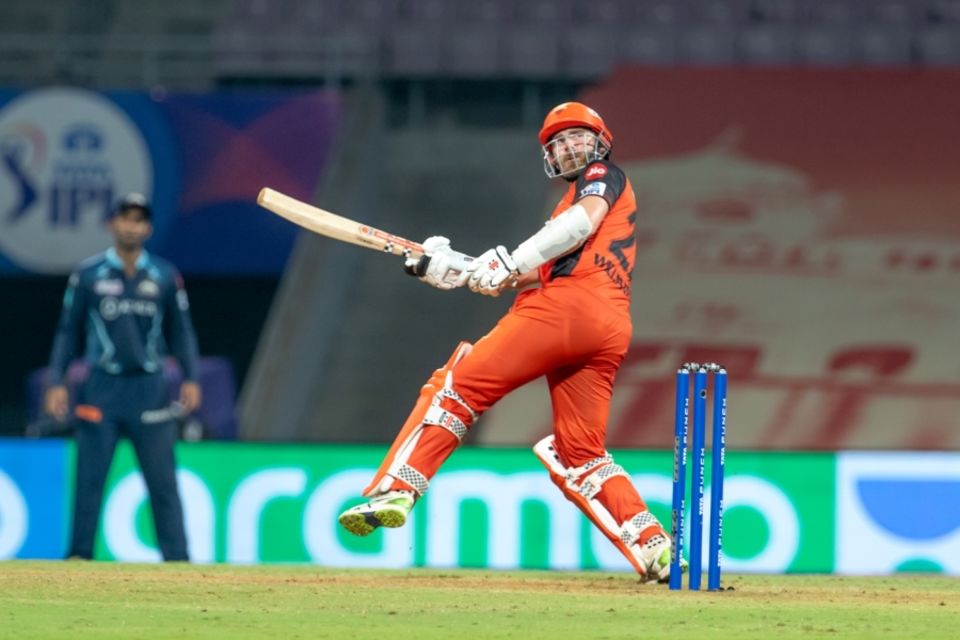 Staying on strike for a bigger sequence of deliveries makes it more likely that a boundary will be scored in T20 than in ODIs