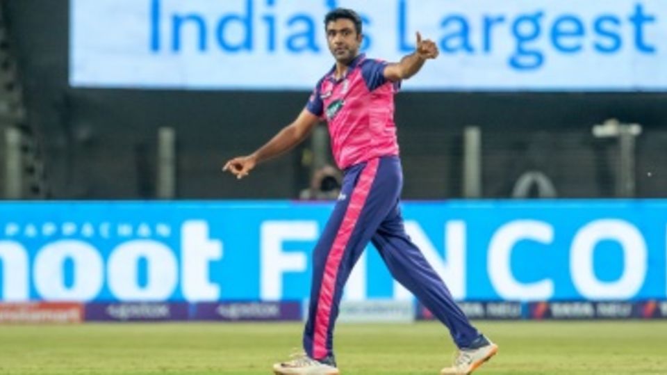 R Ashwin removed two wickets in quick succession to dent RCB