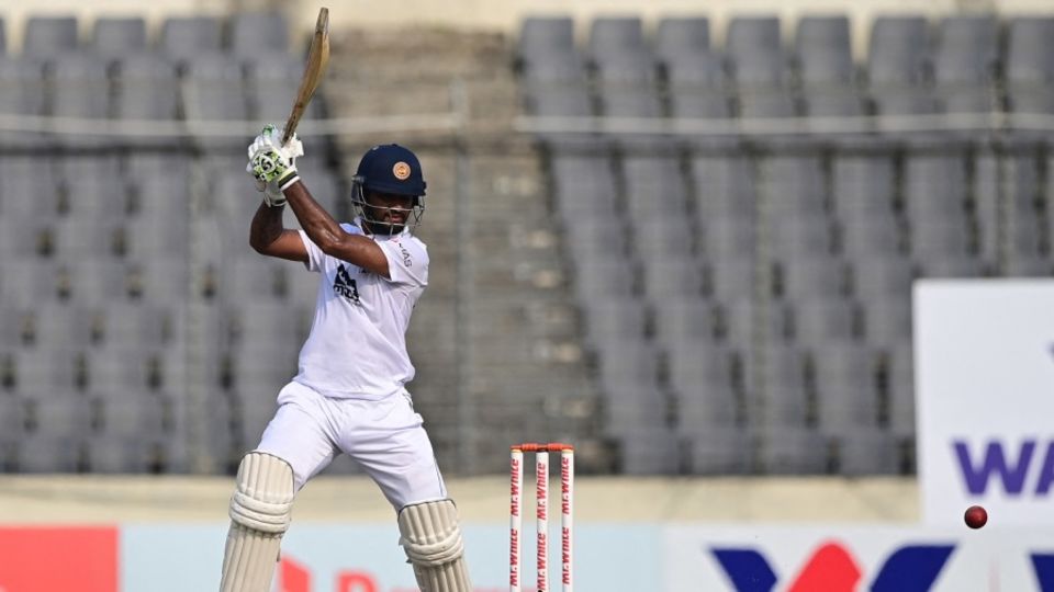 Dimuth Karunaratne raised his half-century in the last session