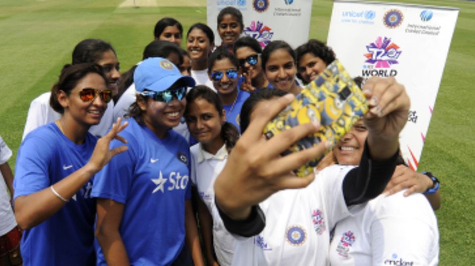 Harmanpreet Kaur, Jhulan Goswami, Mithali Raj and Veda Krishnamurthy take a photo with fans at a UNICEF event in Bengaluru