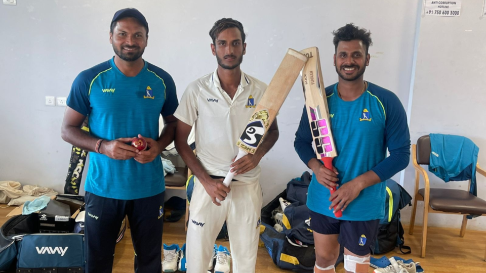 Mukesh Kumar, Shahbaz Ahmed and Manoj Tiwary helped Bengal fight back