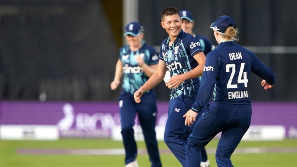 Issy Wong bowled with pace and penetration on her ODI debut