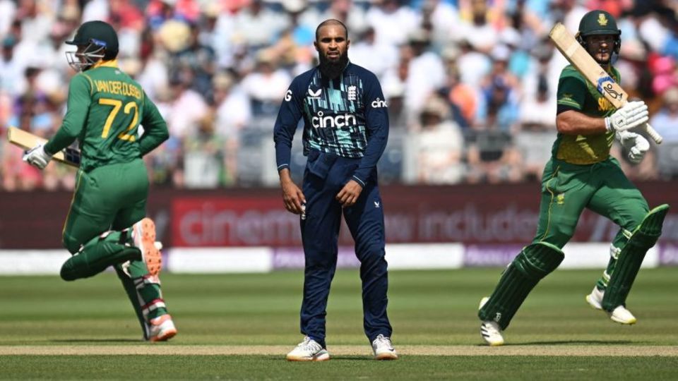 Adil Rashid expresses contrasting emotions to those of Janneman Malan and Rassie van der Dussen
