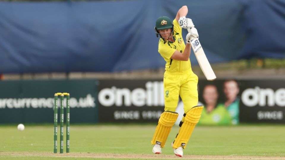 Meg Lanning goes through the off side