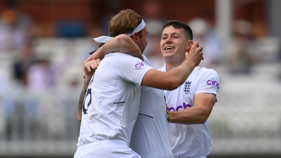 Stuart Broad and Matt Potts in action during the 2022 Test summer