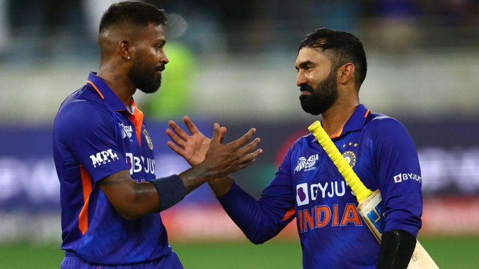 Dinesh Karthik congratulates Hardik Pandya after India's win