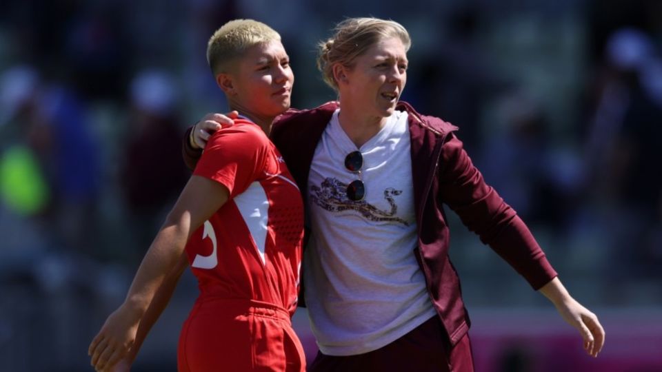 Knight consoles Issy Wong after England failed to win a medal at the Commonwealth Games