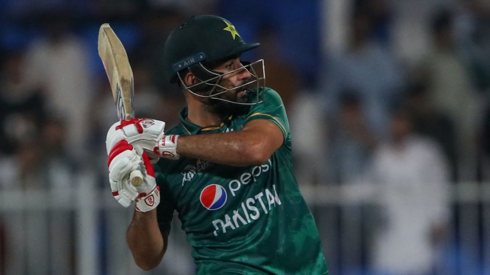 Khushdil Shah's 15-ball 35 helped apply the finishing touches for Pakistan