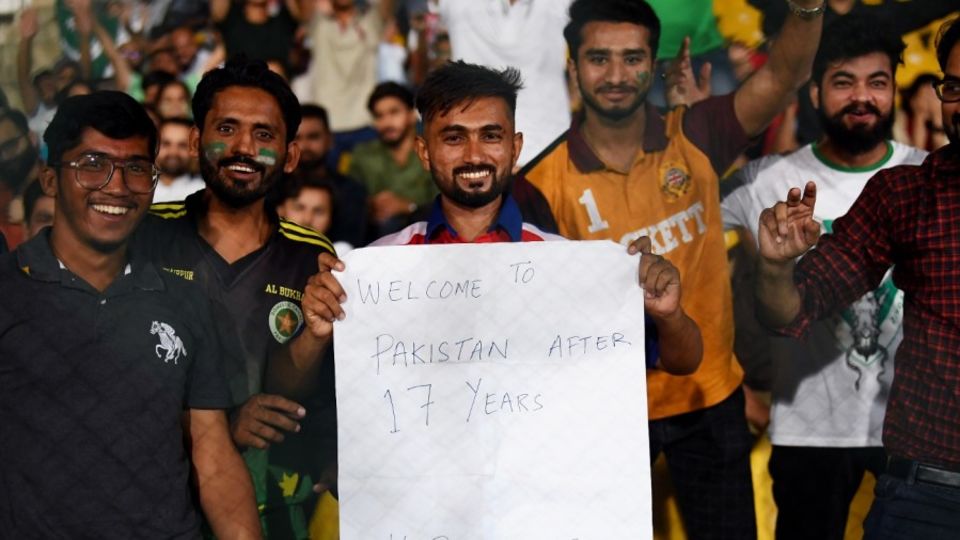 Pakistan's fans welcome England back to the country for the first time in 17 years