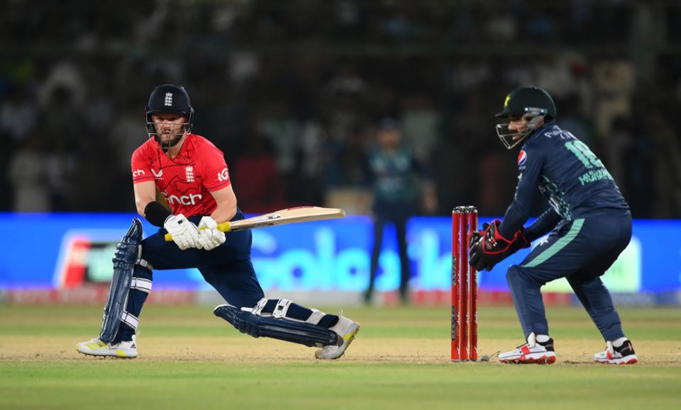 Duckett has constantly got low to sweep and reverse-sweep Pakistan's spinners
