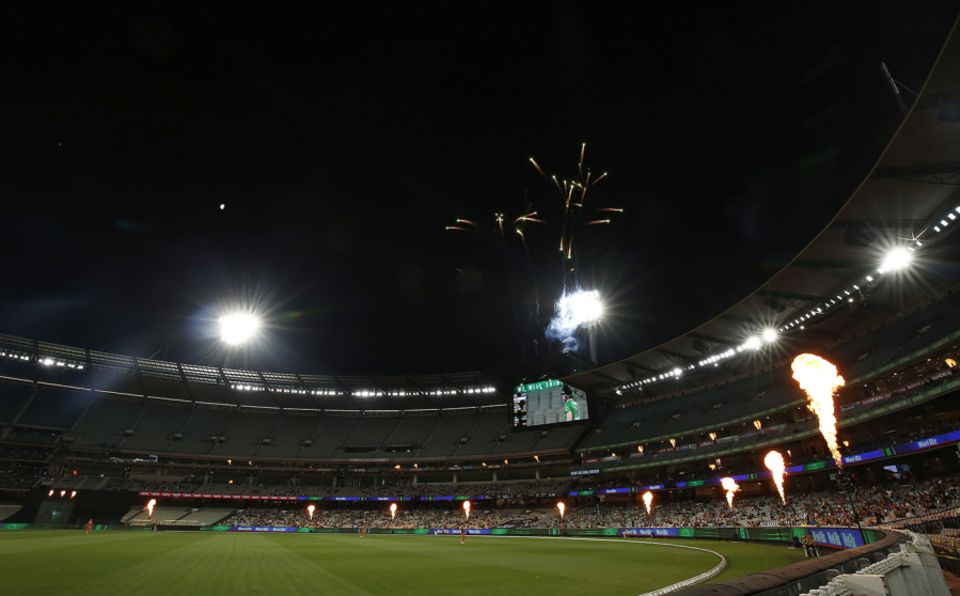 A total of 405 sixes were scored in the 2021 T20 World Cup. How many will be hit on the big Australian grounds in this year's tournament?