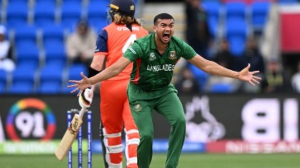 Taskin Ahmed tries to get an LBW decision going his way