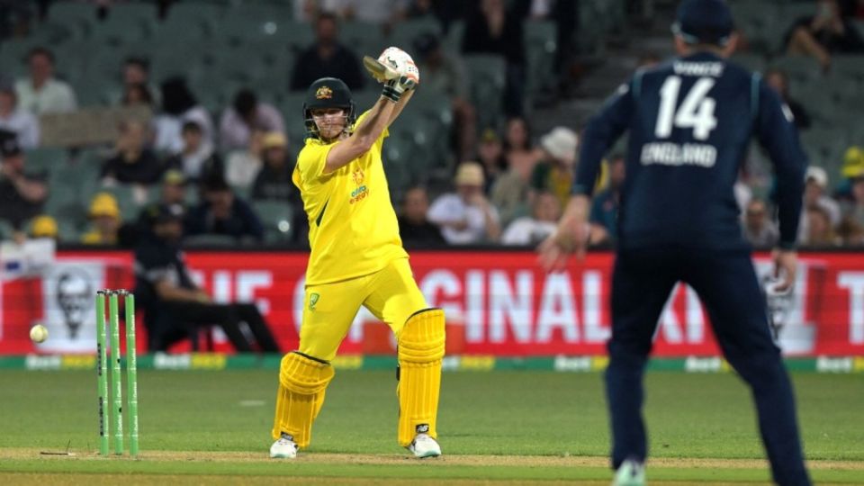 Steven Smith drives off the back foot during his unbeaten 80