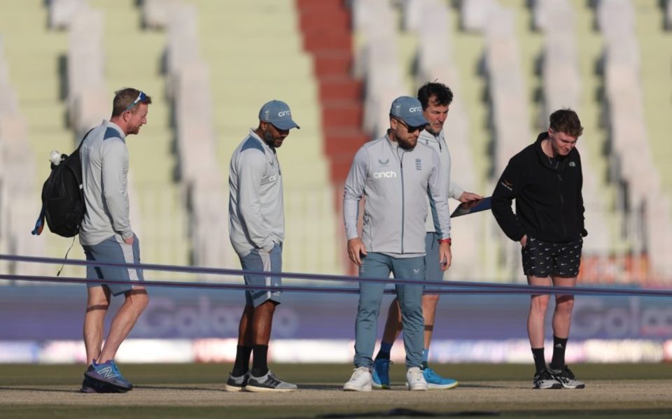 England get an eyeful of the Rawalpindi pitch ahead of the Test