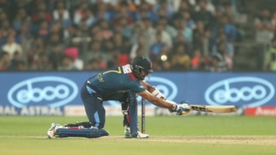 Dasun Shanaka shapes to scoop one away
