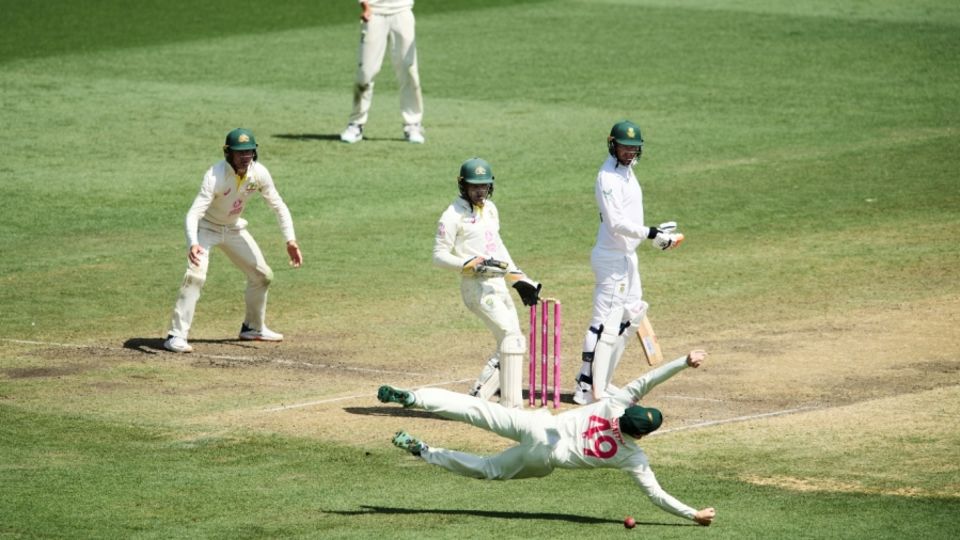 Steven Smith fails to grab onto a tough chance from Heinrich Klaasen