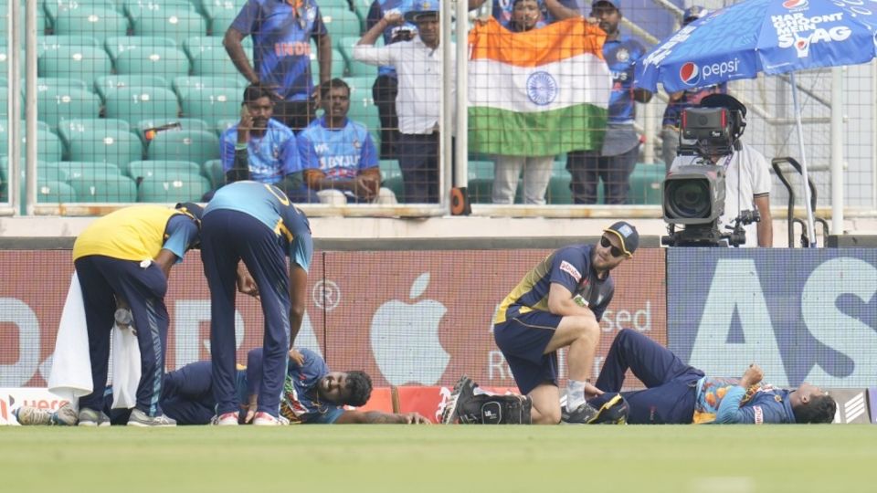 Ashen Bandara and Jeffrey Vandersay had a collision near the boundary in the 43rd over of India's innings