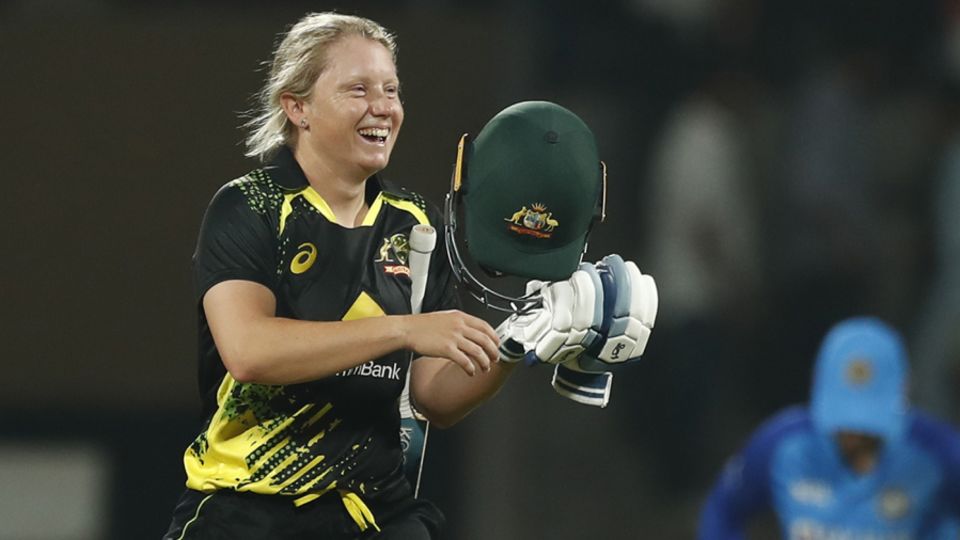 Alyssa Healy smiles