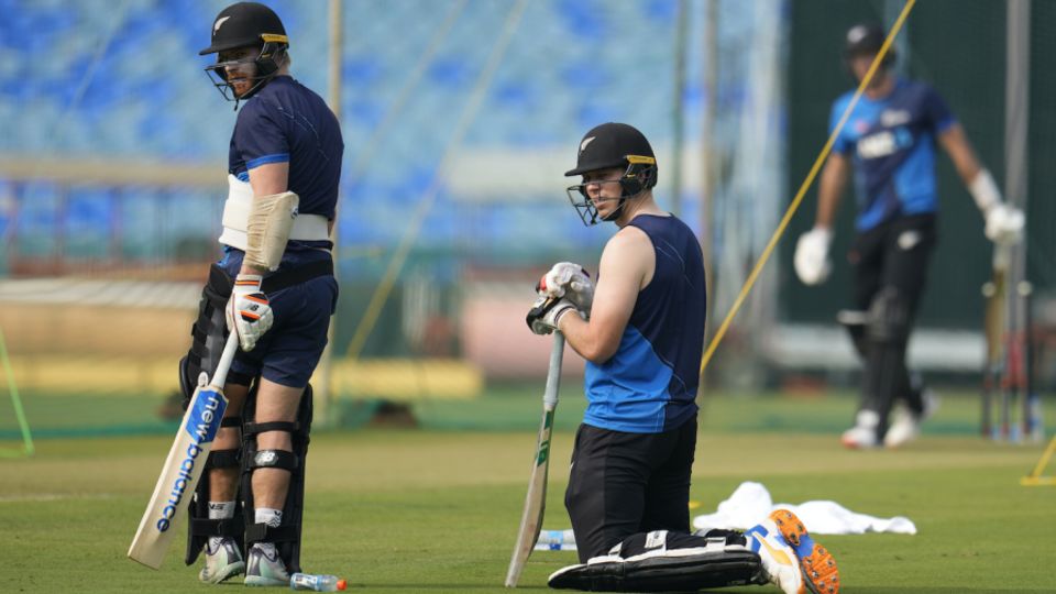 Glenn Phillips and Michael Bracewell are two big hitters in the New Zealand side