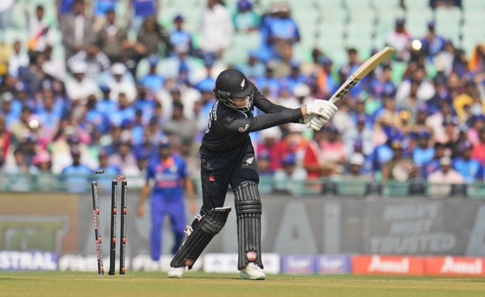 Mohammed Shami sent back Finn Allen with a beauty in Raipur