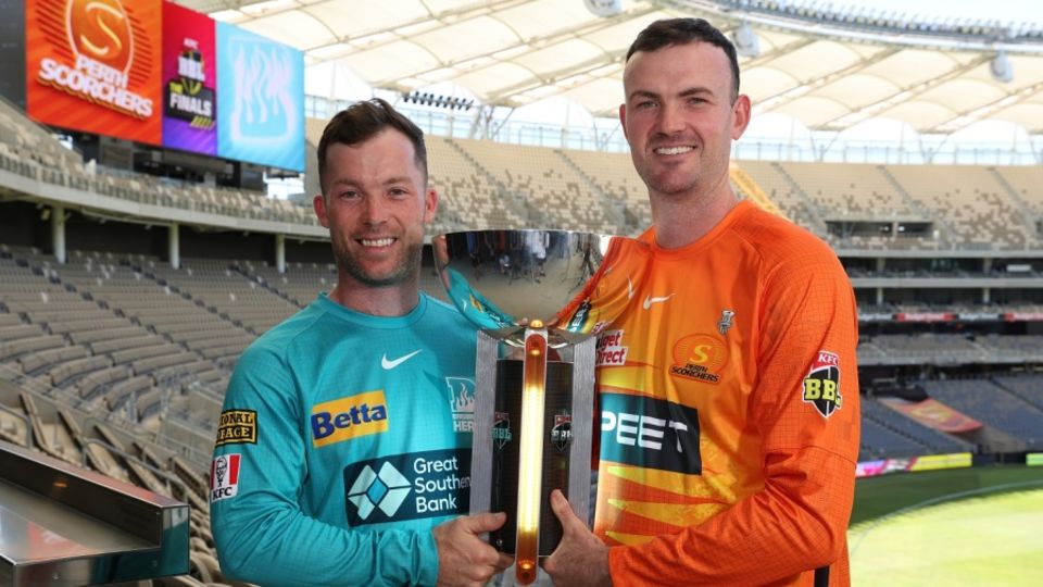 Captains Jimmy Peirson and Ashton Turner pose with the BBL trophy ahead of the final