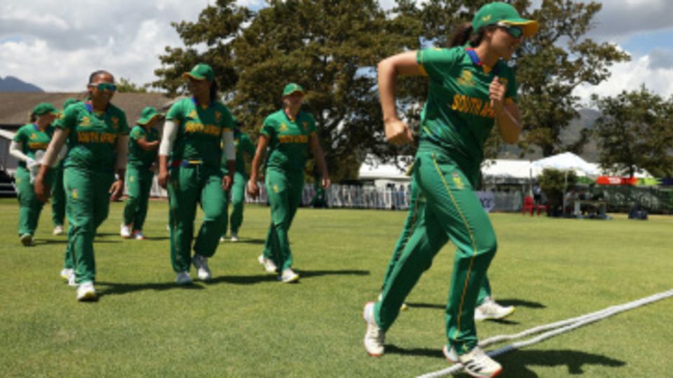 Sune Luus leads South Africa