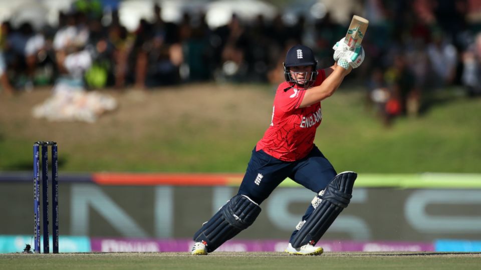 Alice Capsey capped a memorable day off the field with a matchwinning 22-ball 51