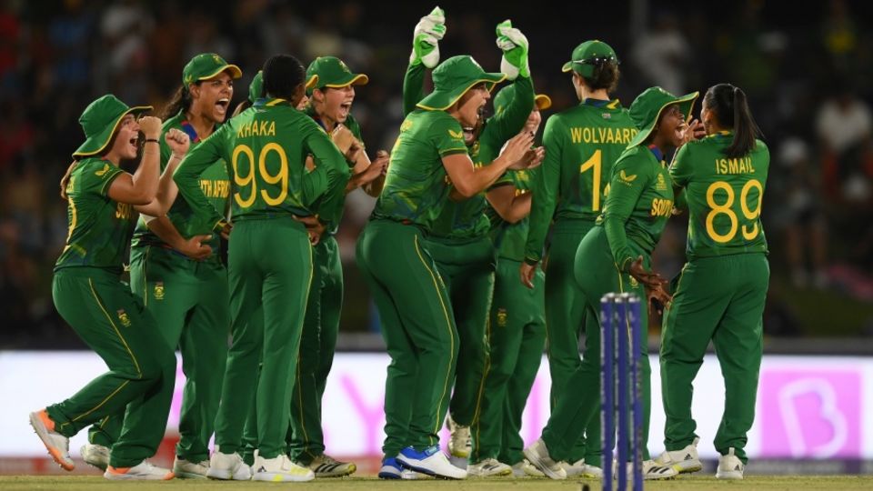 South Africa attacked the powerplay with vigour to atone for their limp loss in Newlands