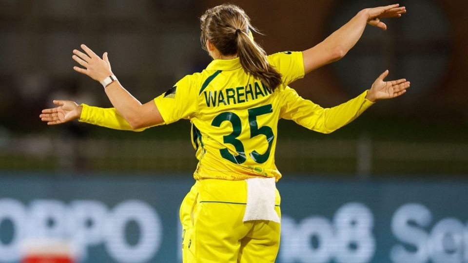 Perry on Wareham: 'She's just the most naturally talented and laid-back sort of cricketer that I've come across'