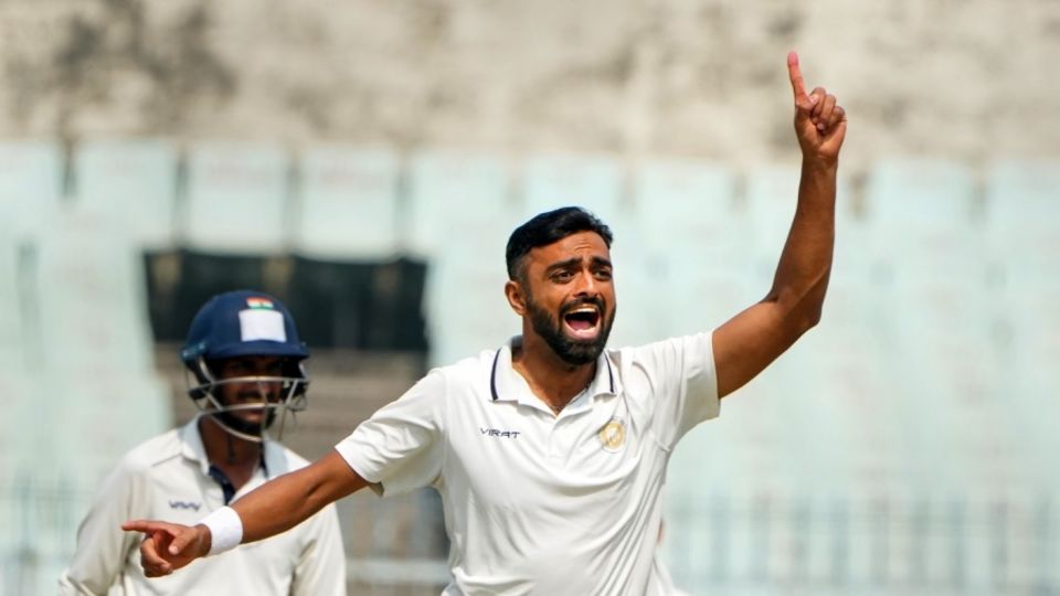 Jaydev Unadkat returned figures of 3 for 44 after putting Bengal in to bat
