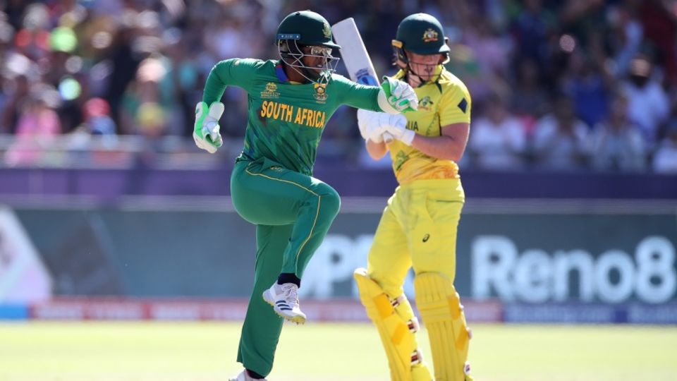 Sinalo Jafta celebrates the wicket of Grace Harris