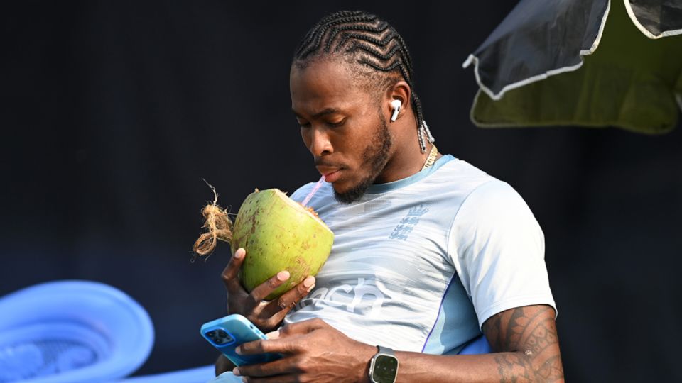 Jofra Archer will play for Mumbai Indians for the first time, but he won't be able to team up with Jasprit Bumrah just yet